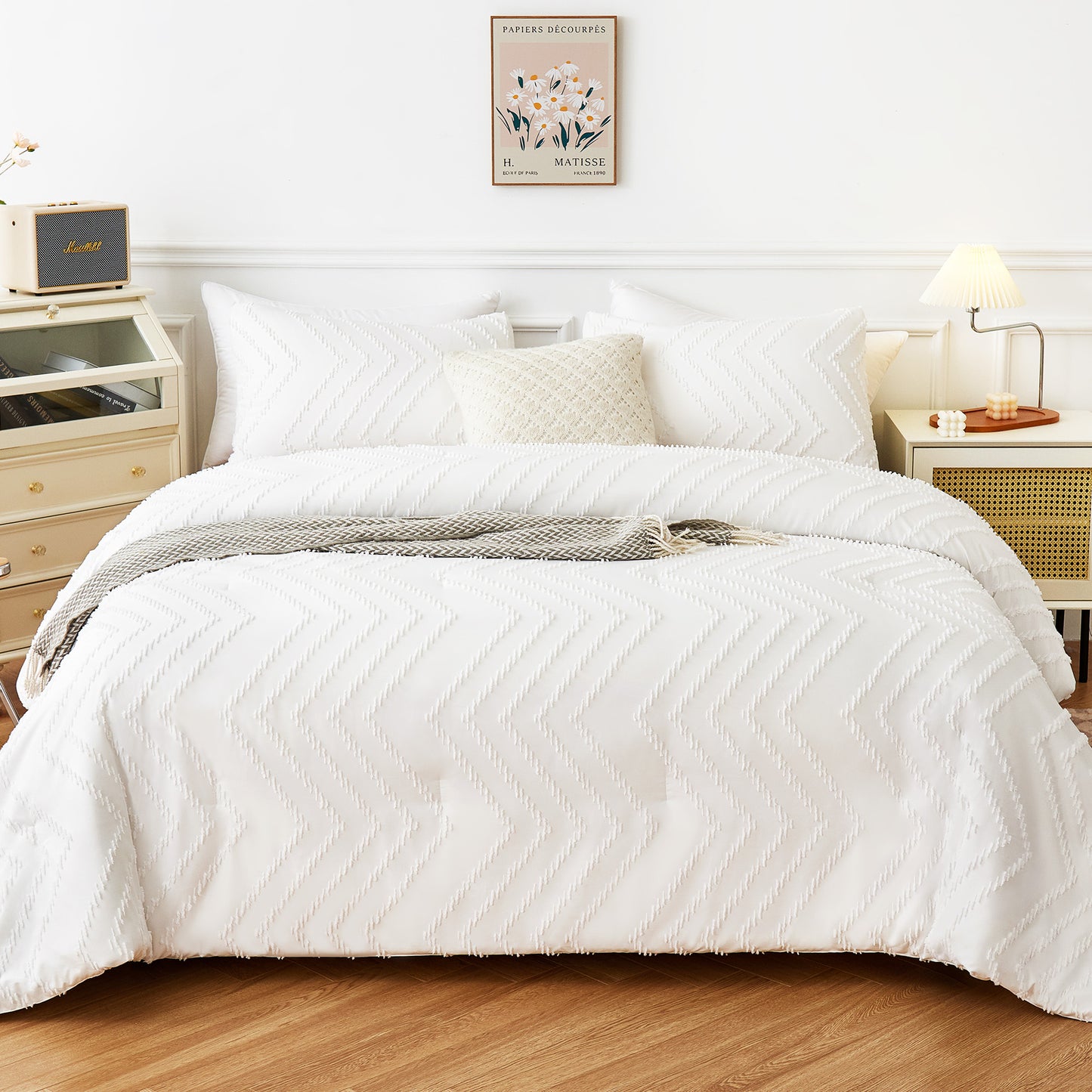 AmyHomie Queen Comforter Set, Boho White Tufted Comforter Bedding Set 3 Pieces, Lightweight and Soft Bed Set With Comforter and Pillowcases, All Season Comforter Set(90" x 90")