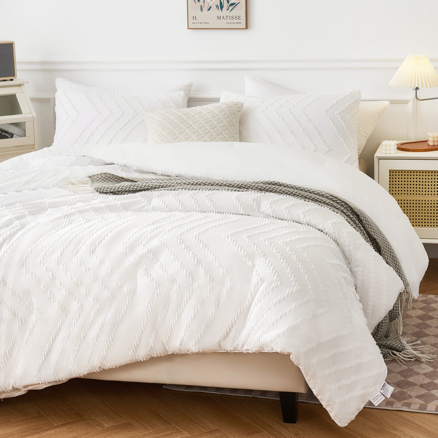 AmyHomie Queen Comforter Set, Boho White Tufted Comforter Bedding Set 3 Pieces, Lightweight and Soft Bed Set With Comforter and Pillowcases, All Season Comforter Set(90" x 90")