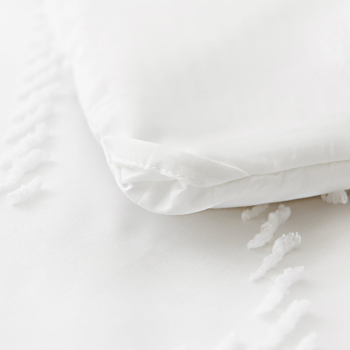 AmyHomie Queen Comforter Set, Boho White Tufted Comforter Bedding Set 3 Pieces, Lightweight and Soft Bed Set With Comforter and Pillowcases, All Season Comforter Set(90" x 90")