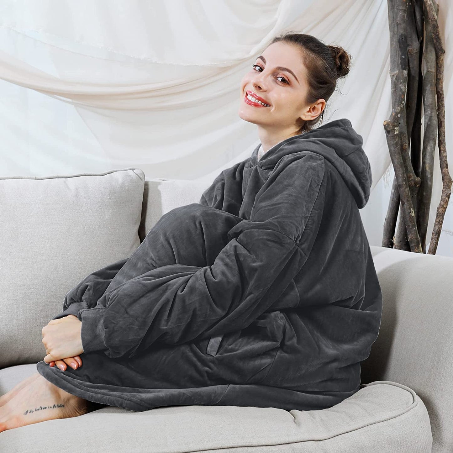 AmyHomie Blanket Sweatshirt,Oversized Sherpa Hooded Sweatshirt Blanket,Fleecehug Hoodie Wearable Blanket with Pocket for Adults & Kids & Teens